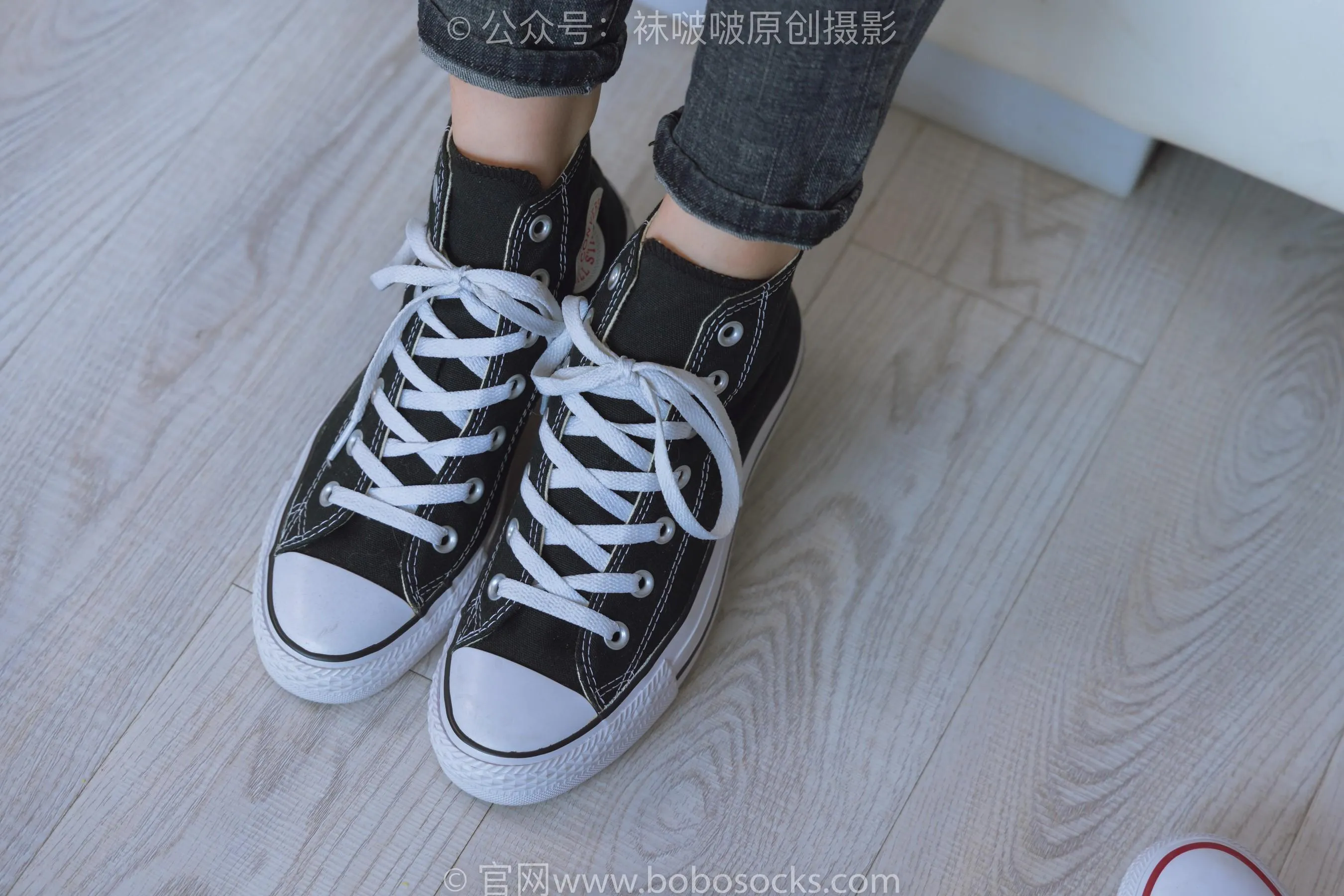 [BoBoSocks袜啵啵]NO.220 小沫-两双板鞋、短肉丝、裸足 [87P]插图6